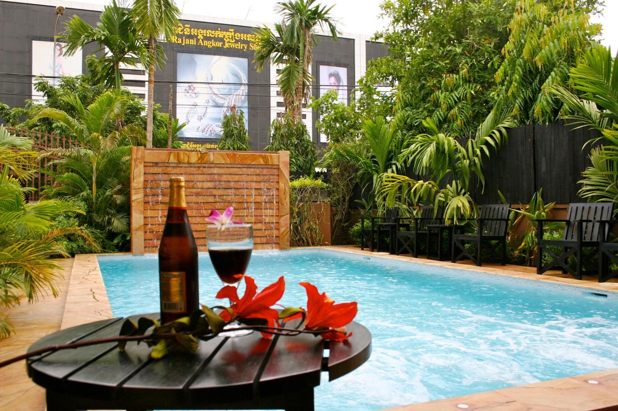 Shining Angkor Boutique Hotel Siem Reap Bagian luar foto