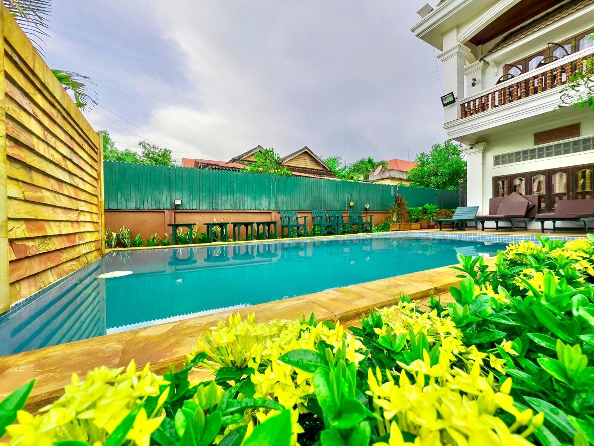 Shining Angkor Boutique Hotel Siem Reap Bagian luar foto